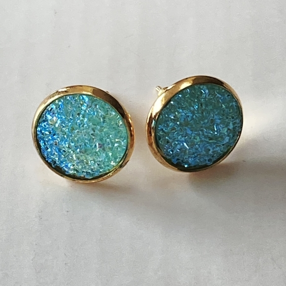 BNWT Sparkly Aquamarine Blue Stud Earrings - Add Glamour to Your Look - Picture 3 of 7